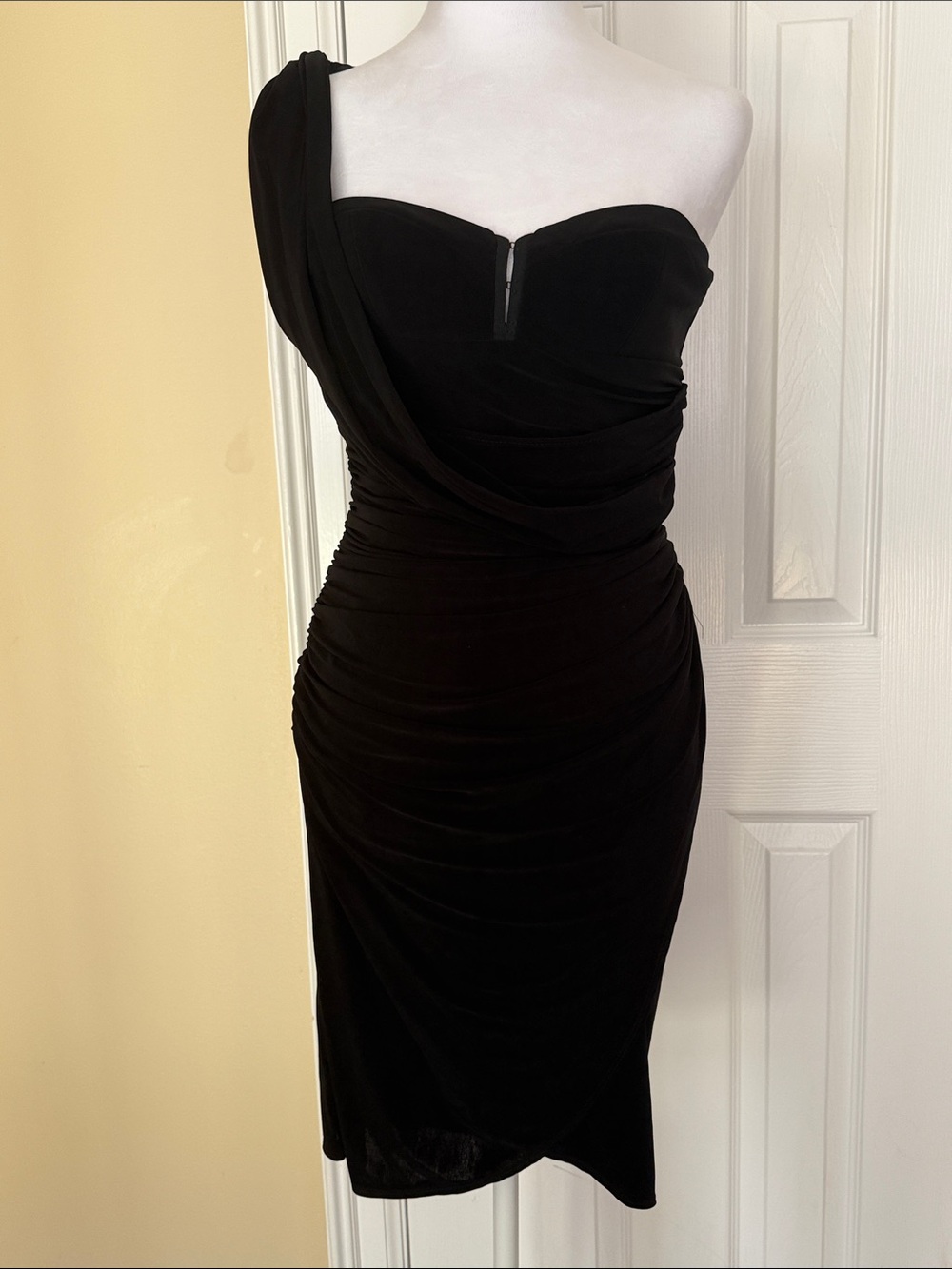 Marciano One-Shoulder Black Ruched Drape Dress Back Zip Sexy Fitted Small NWT